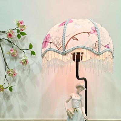ĐÈN PHONG CÁCH CHÂU ÂU – CÔ GÁI VÀ CHÚ CỪU NON